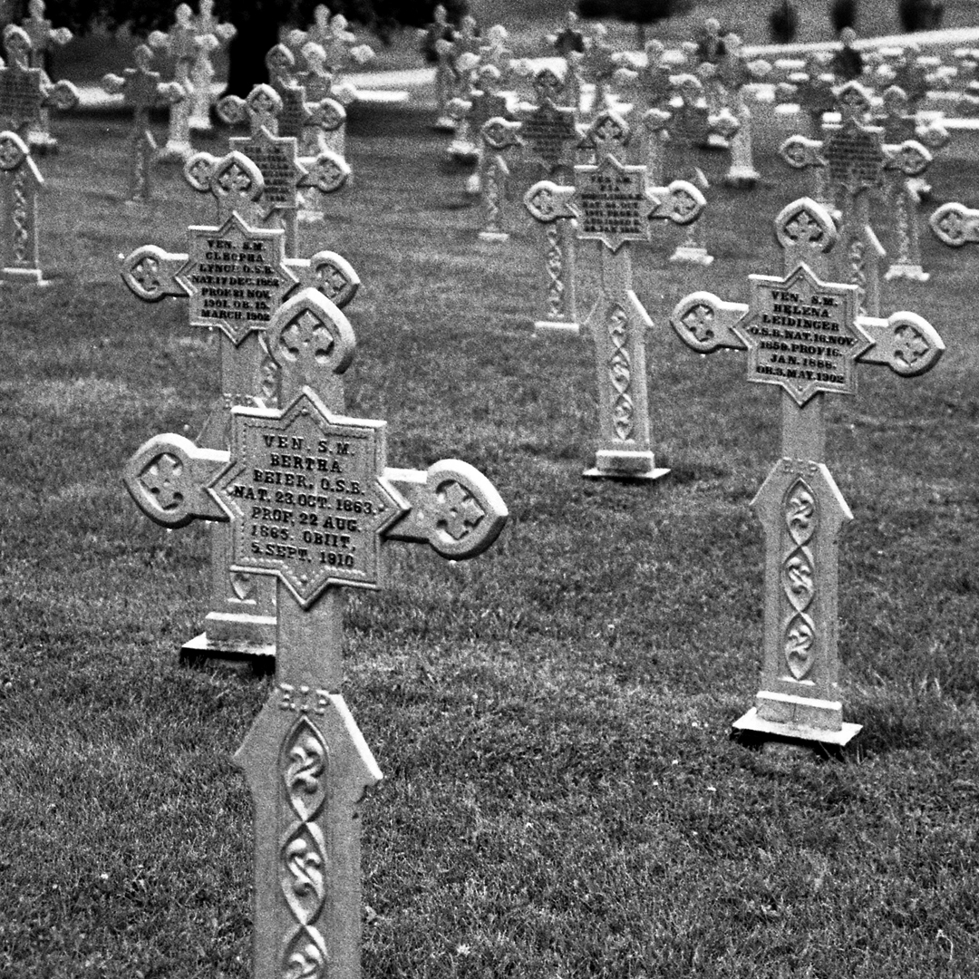 GRAVE MARKERS 2000